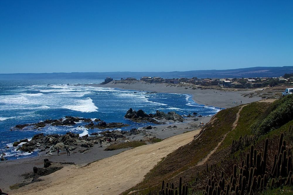 Vista de la playa La Caletilla en Pichilemu